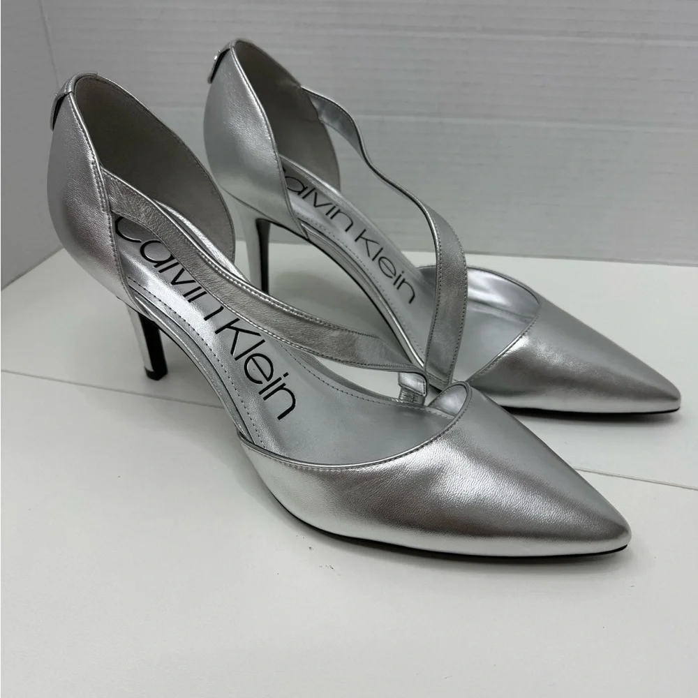 NEW  Calvin Klein Gilisa Asymmetric Strap Pumps in silver leather size 10M